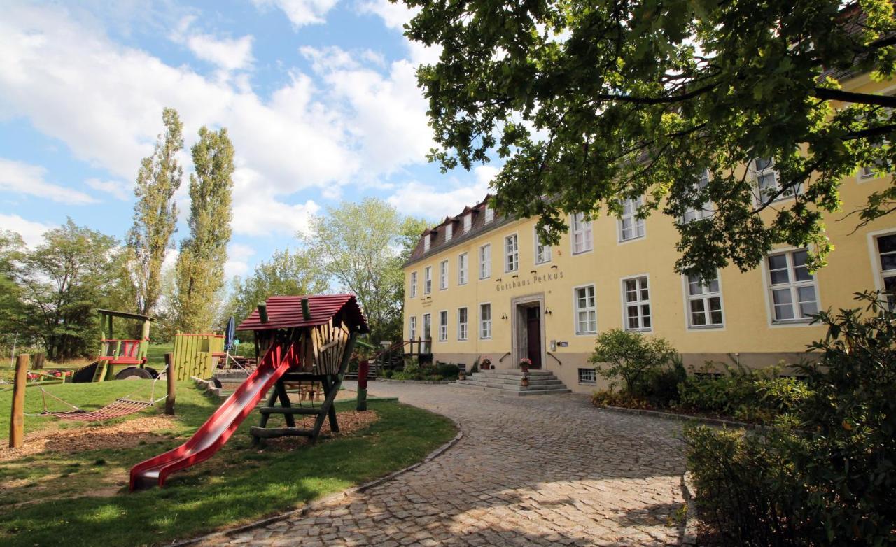 Familien- Und Freizeithotel Gutshaus Petkus Ngoại thất bức ảnh
