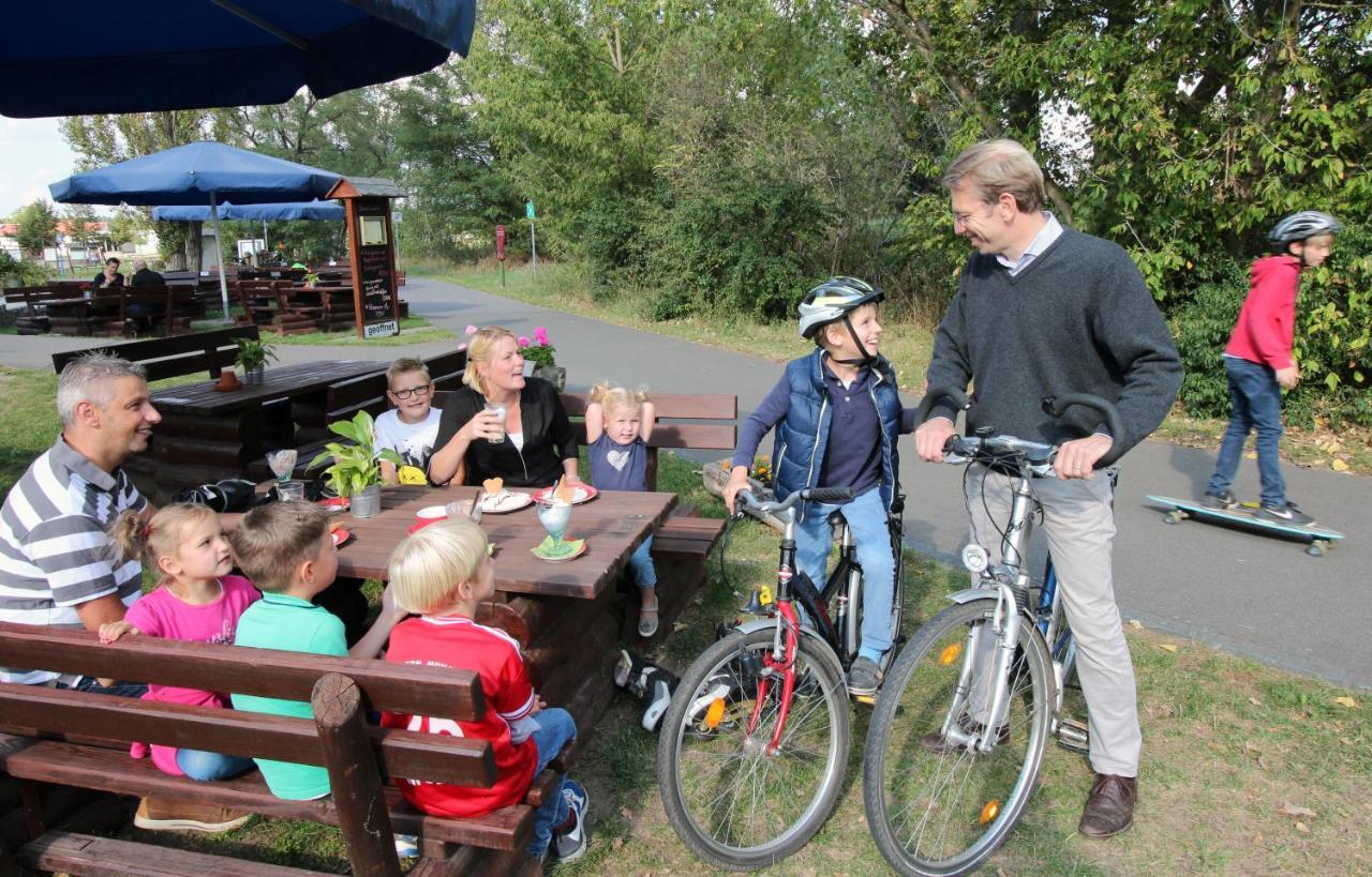 Familien- Und Freizeithotel Gutshaus Petkus Ngoại thất bức ảnh