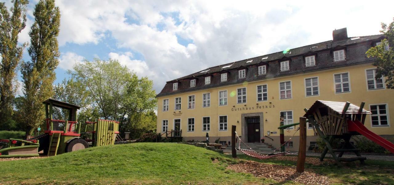 Familien- Und Freizeithotel Gutshaus Petkus Ngoại thất bức ảnh