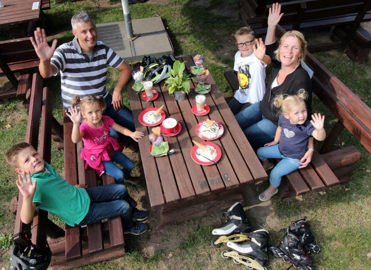 Familien- Und Freizeithotel Gutshaus Petkus Ngoại thất bức ảnh